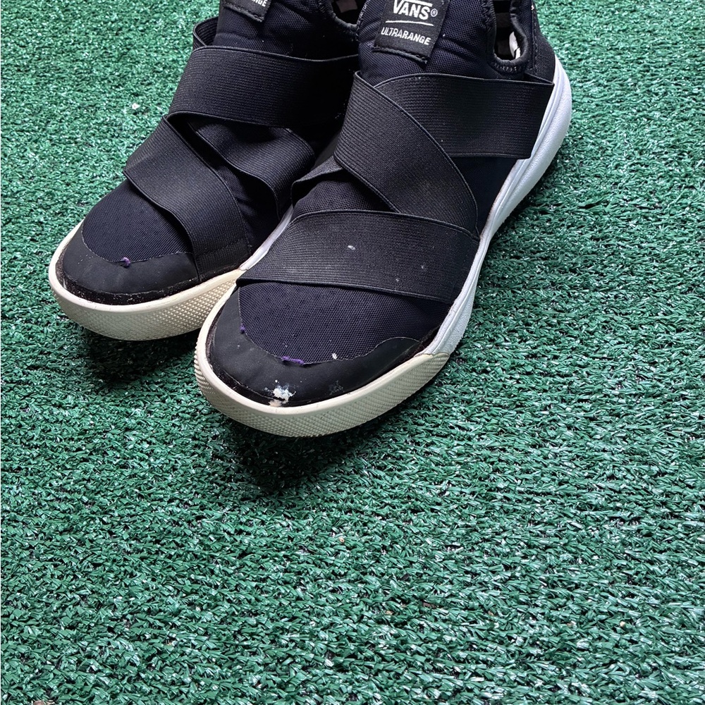 Vans Men's Black and White Sneakers